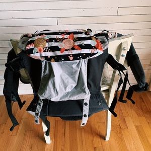 Lillebaby carrier with custom pads